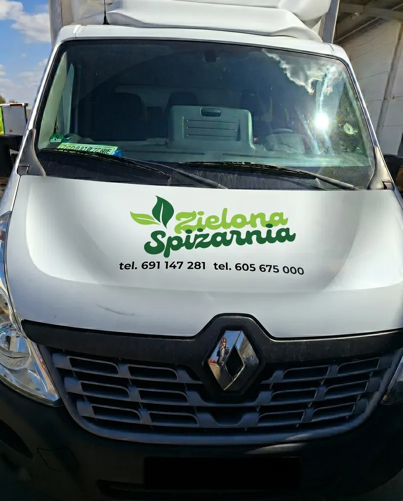 Zielona Spiżarnia delivery van with company logo