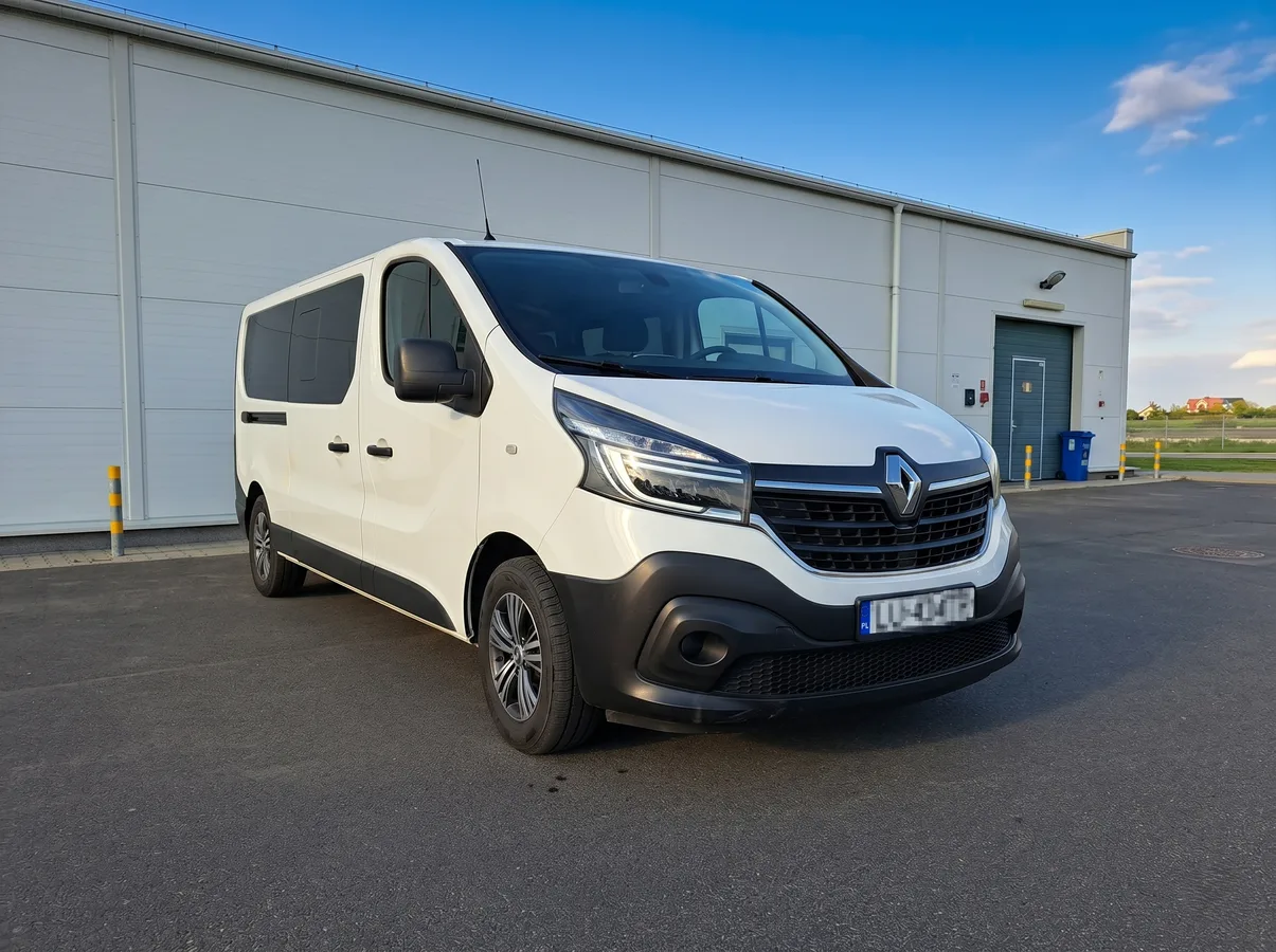 9-seater passenger van — exterior